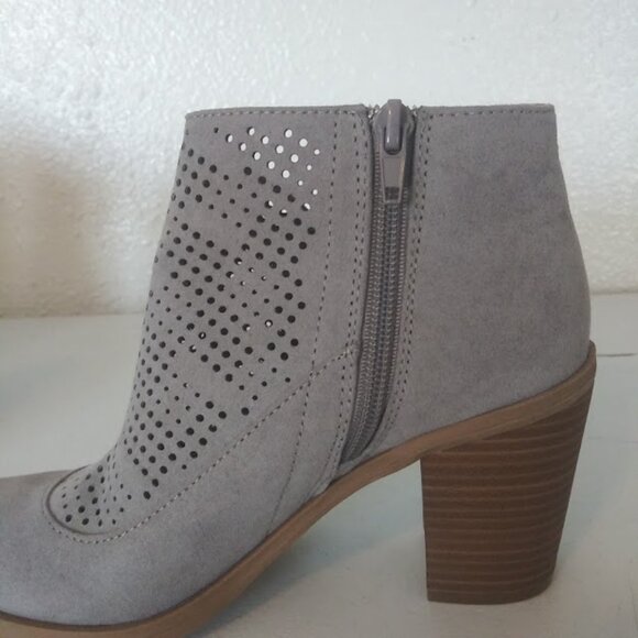 Dolce Vita women's size 6 gray suede ankle bootie - Picture 7 of 10